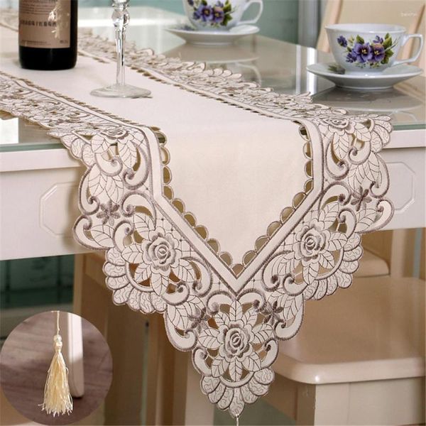 Table Runner 2024 Spring Style pastoral broderie Polonde à floral creux Flag de l'armoire décorative en tissu imperméable