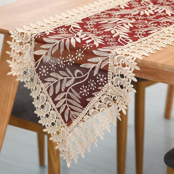 Corredor de mesa Borgoña Lace Table Runner Borded TV Gabinete de TV para el mantel Luxury Tassel Tablero Flager Manteles Manteles de Mesa 230814