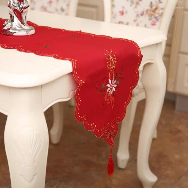 Chemin de Table brodé à la mode européenne, couverture creuse florale pour la maison, décoration de mariage, de fête, de noël