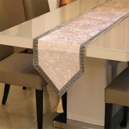 Tafelloper high-end tafel loper schoenen kast deksel doek Europeaan fluweel bed loper eenvoudige kleur tafelkleed zilver zwart beige 230322