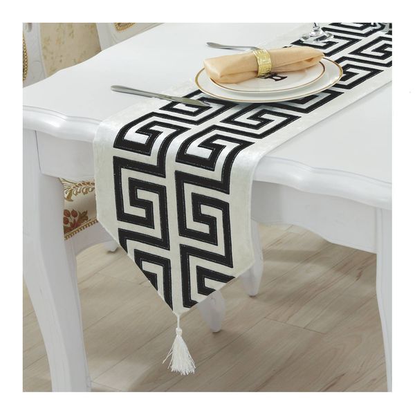 Les nappes en polyester de chemin de table sont utilisées pour couvrir les nappes rectangulaires avec des nappes de table à manger cuisines à domicile décorations de fête tissus de velours 230408