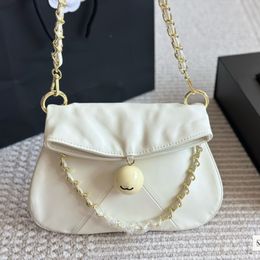 Mesa de tenis Bolsa Bolsa de diseño para mujer Bolsa de piel de becerro Vintage CC Bolsos de lujo Bolso de la altura Bolsas de maquillaje Matelasse Bolsas de cuerpo cruzado 26 cm