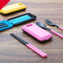 Vaatwerk pinkycolor creatieve draagbare drie stukken diner sets plastic eetstokjes lepel vork vouw combinatie reizen bestek pak