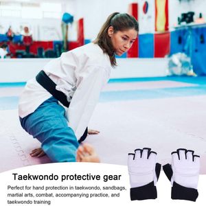 Taekwondo Gants Protecteur de pied Protecteur Taekwondo Chaussures Foot Socks Hand Foot Protector Half Finger Boxing Gants for Adult Child
