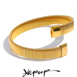 Titular de colas Yhpup 316L Acero inoxidable Metal Ancho Cadena cubana Brazalete Brazalete Declaración impermeable Textura 18K PVD Joyería plateada 2023 231025