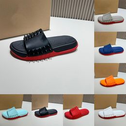 Doe het eenvoudige designer slippers spikes stijl sandalen zwart witte rubberglaasjes sliders sliders slippers muilezels voor heren man zomer strandschoenen punk hiphop sandale