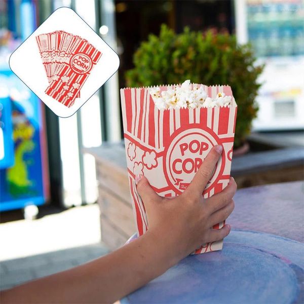 Contenedores para llevar Bolsas de papel para palomitas de maíz Bolsa desechable a rayas rojas y blancas Contenedor de refrigerios para dulces de fondo plano Película Teatro nocturno Carnaval