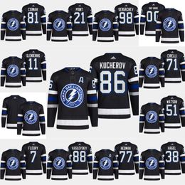 Tampa''Bay''Lightning''Men Dames Jeugd Brayden Point Steven Stamkos Andrei Vasilevskiy Nikita Kucherov Zwart Alternatief Gestikt Hockeyshirt