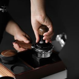 Stampers 51/53/58,35 mm koffiestamper 30lb constante druk espresso-sabotage met gekalibreerde veerbelaste koffie-leveller Barista-gereedschappen 231212
