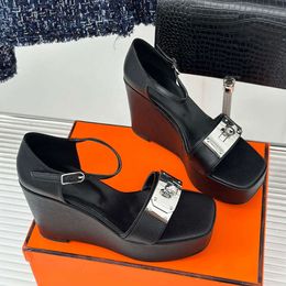 Tan-go plate-forme pompes cale sandales boutons argentés aux talons ouverts aux concepteurs de luxe de luxe pour femmes