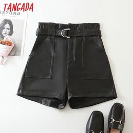 Tangada Otoño Invierno mujer negro faux cuero shorts con cinturón strethy cintura bolsillos mujer retro casual shorts HY249 210317
