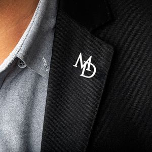 Tangula, broche con iniciales personalizadas para novio, letras iniciales de acero inoxidable para hombre, Pin de solapa, joyería personalizada para padrino de boda