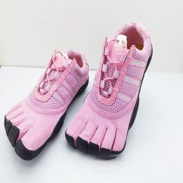 Taobo Finger Running Shoes Robe for Men Femmes respirant les orteils de dentelle rapide
