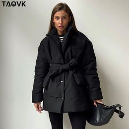Taovk Nieuwe korte winter Parkas vrouwen warm katoenen jas vrouwelijk losse losse buitenleer een riem katoenen gevarieerde jas L220730