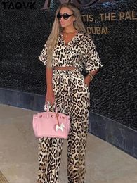 Le pantalon féminin Taovk convient au léopard sexy en V V-collier à manches courtes mini-haut de chemises à jambes larges 2 pièces Set Outwears 240425