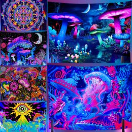 Tapestries Psychedelic UV Reactive Escent Tapestry Madsstoel Home Decor Wandhangende hekserij Skull Flowers Bright Under Blue Light 230812