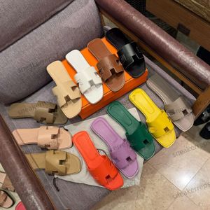 Designer Oran Sandals femmes pantoufles de qualité supérieure en cuir authentique multicolour de luxe de luxe Sandals LETTRE FLACE Fashion Beach Slipper pour les femmes avec une boîte de boîte 35-42