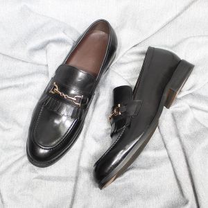 Pagaye pour hommes à glands se glissant confortable en cuir véritable sur les chaussures de robe de bureau de mariage pour hommes bouton en métal chaussures décontractées extérieures