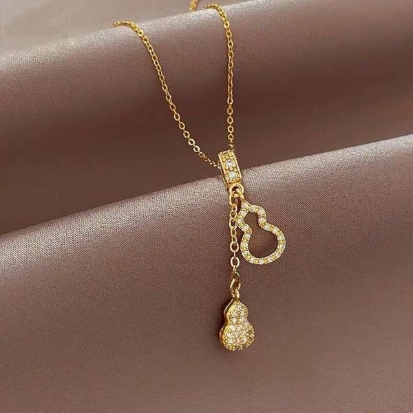 Collier double gourde en diamant incrusté de micro-pampilles pour femmes