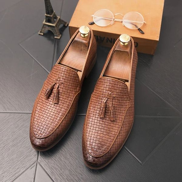 Mocasines marrones de cuero genuino tejido con borlas, mocasines de un Pedal, zapatos de negocios negros para hombres, zapatos de vestir de boda italianos