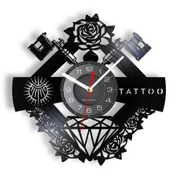 Tatuaje estudio signo tatuaje nombre personalizado silencioso vinilo registro pared Clcok tienda de tatuajes máquina de tatuaje decoración de pared Hipster hombres regalo 240106