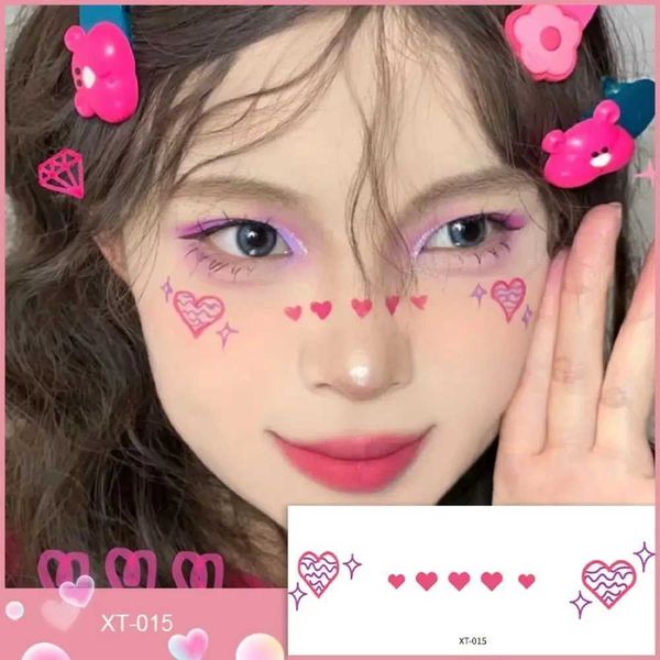 Transfert de tatouage 1pc Sweet Heart Face Stickers Cute Flowers Flowers Bowknot Facial Tattoo Tatouage en forme de visage en forme de maquillage outils de maquillage décor 240427