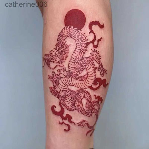 Tatuajes Pegatinas de dibujo de colores Etiqueta engomada del tatuaje temporal a prueba de agua Patrón de dragón rojo Arte corporal del brazo de hombres y mujeres Tatuaje falso L231128