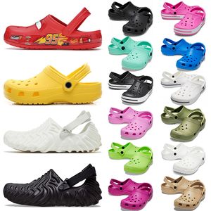 Kids Clogs Slippers Designer Sandals pour hommes Mentilles Plateforme de femmes Sliders Big Kid Chaussures plates plates-plate