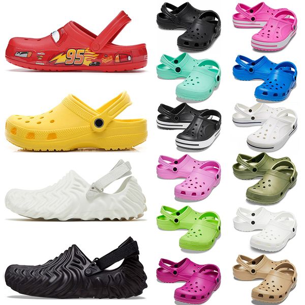 Kids Clogs Slippers Designer Sandals pour hommes Mentilles Plateforme de femmes Sliders Big Kid Chaussures plates plates-plate