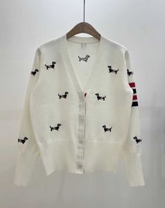 TB23 – chemise tricotée à col en v pour femmes, nouveau motif de chien brodé, Cardigan superposé en laine mélangée, broderie de Style collégial