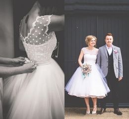 Vestidos de playa cortos de longitud a la moda de los años 50, con mangas casquillo, tul fruncido de lunares, Vintage, vestidos de boda de talla grande personalizados, 2021