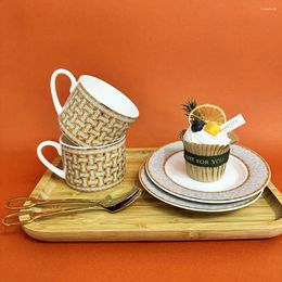 Tazas de té Royal Gold, Taza de Café de Cerámica europea, taza de porcelana, juego creativo de moda y platillo, vajilla