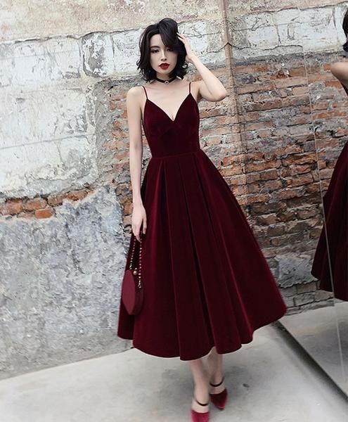 Longitud del té Vestido de dama de honor de terciopelo burdeos Correas espaguetis Sin espalda Sin mangas Fiesta de bodas Vestidos formales Ropa para invitados Color personalizado