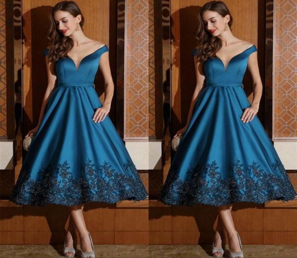 Vestidos para madre de novia hasta el té Vestidos de noche formales Una línea con hombros descubiertos Cuello en V con apliques negros Vestido de fiesta Cockail 7254283