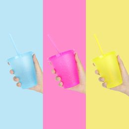 Thee -melkbier pp pack van 5 multi -gekleurde bpa gratis 16oz zomer herbruikbare ijs koude glitter acryl plastic beker met rietjes en deksels voor koudwaterdranken
