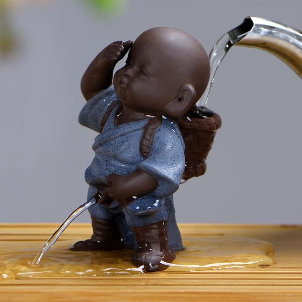 Thé animaux ornement Art populaire chinois argile pourpre décoration artisanat Figurines petit moine Yixing garçon Spray pipi thé accessoires préférence