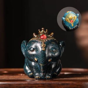 Tea Pets Resina Pequeño Elefante Té Adornos para mascotas Decoloración a alta temperatura Accesorios para juegos de té Mesa y bandeja de té 6.5x6x7cm 231216