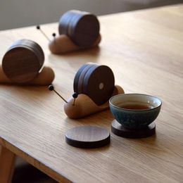 Plateaux de thé 4pcs / lot de style nordique en bois massif bac en bois caricaturé magnétique noir noix tasse de tasse de tasse à domicile décoration du bureau à la maison