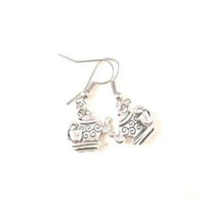 Boucles d'oreilles pendantes théière 50 paires tasse à thé en argent Antique Alice Shabby Chic hameçon Designer boucles d'oreilles lustre pendantes bijoux Friends8157379