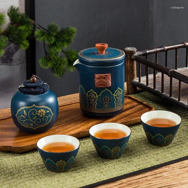 Juegos de té Juego de té de cerámica portátil de estilo chino, una maceta y tres tazas de viaje, haga una tetera con su regalo de taza de té