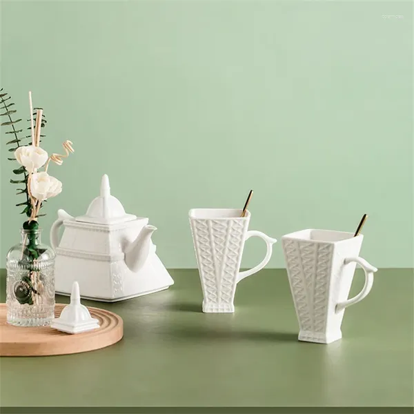 Ensembles de voies de thé Art créatif Eiffel Tower en céramique Térément 1 Pot d'eau 2 tasses Boîte cadeau Home Bureau After