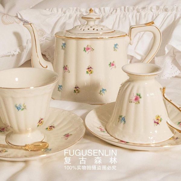 Conjuntos de té Bosque retro Estilo europeo Oro Pequeño Floral Cerámica Fruta Flores Taza de café Platillo Olla E y