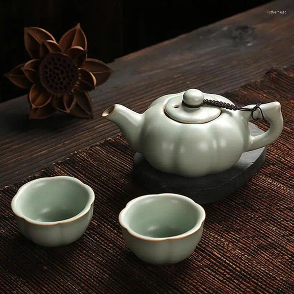 Ensembles de voiles de thé Ru Kiln Teaset Un pot de deux tasses à thé Plum Set Ceramic Office Travel Simple Teapot en vente