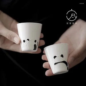 Juegos de té de porcelana blanca, taza de té de muestra de Panda pintada a mano, juego chino de cerámica para el hogar con olor creativo
