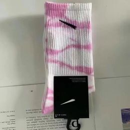 Tech Fleece Tie-Dye Calcetines para hombre Diseñador Colorido Calcetín de moda Tubo de pareja coreana Medias de letras atléticas Calcetines de mujer al por mayor Medias de hombre Algodón puro 10
