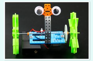 Technologische kleinschalige uitvinding van kinderdiy handmatig wetenschappelijk experiment speelgoed tweewielbalancing auto robot science ontdekking