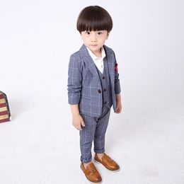Vêtements pour enfants pour adolescents garçons coréens costumes enfants à plaid à plaid Robe de gilet de remboursement quatre pièces (veste + gilet + chemise + pantalon) et un noeud papillon cadeau