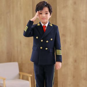 Tieners Kinderen passen bij jongens Captain Uniform Piloot Airman Handsome Jurk Studenten Walking Chorus Performance kostuum (pak + shirt + broek + tie + rapelbadge)