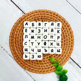 Прорезыватели игрушки 100 шт. русские силиконовые бусины с буквами для без бисфенола А пищевая цепочка для соски аксессуары DIY детское ожерелье для прорезывания зубов 231122