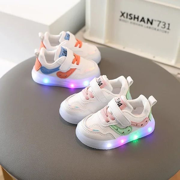 Tenis Children Chaude LED Boys Filles Lusthed Sneakers Shoe Glowing For Kids Soft Soft Soft Casual Casual Infant Baby Chaussures Baby 240409